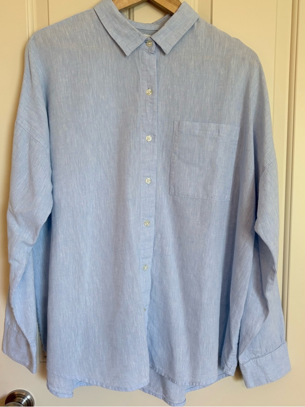 Old Navy Boyfriend Shirt XL Classic Blue Button Down Coastal Preppy EUC - Picture 2 of 5